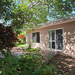 J & Ella's House - 2 Bedroom, 2 Bathroom Holiday home Cooktown